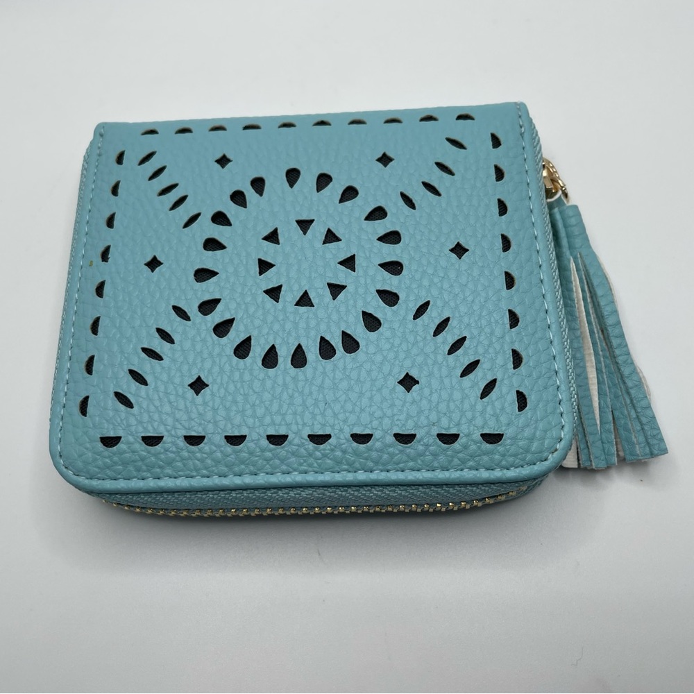 Cleobella Elegant Blue Women's Wallet zip around style Excellent condition